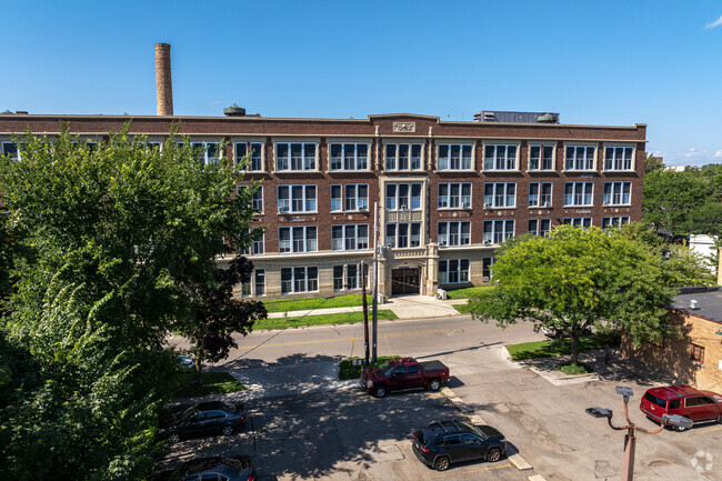 The Kalamazoo Innovative Learning Program provides transporation and child-care support.