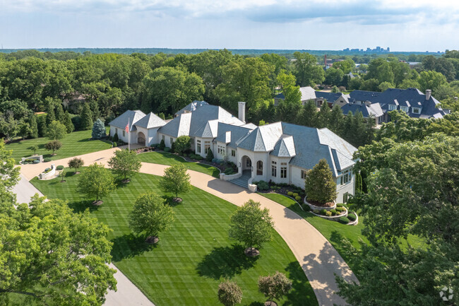 Huntleigh mansions are large and vary in age.