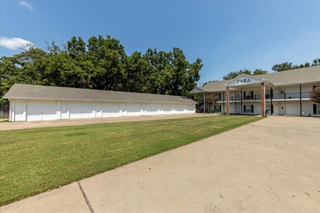 400 S Gaither St unit 8, Glen Rose, TX 76043 - photo 2