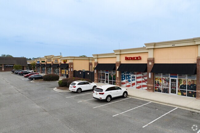 Southbridge Commons is a retail center located steps from Garden City City Hall.