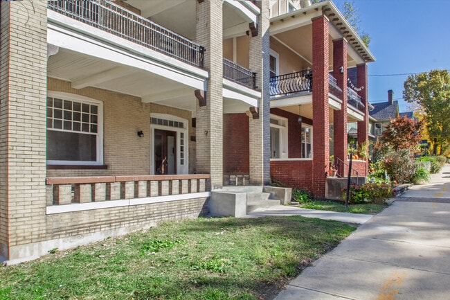 439 Franklin Ave unit 1, Pittsburgh, PA 15221 - photo 2