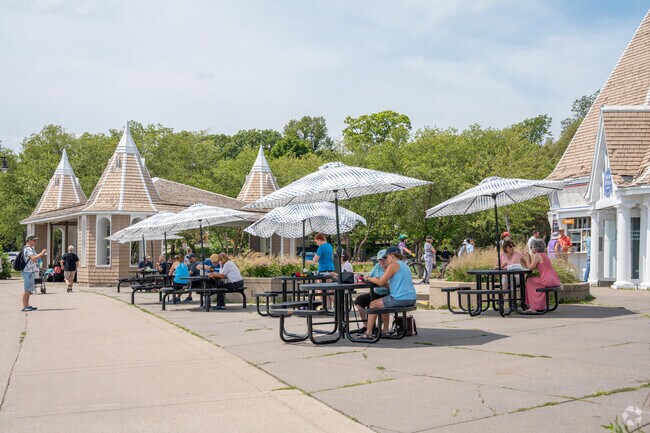 people enjoying lunch by Lake Harriet in the Linden Hills neighborhood.