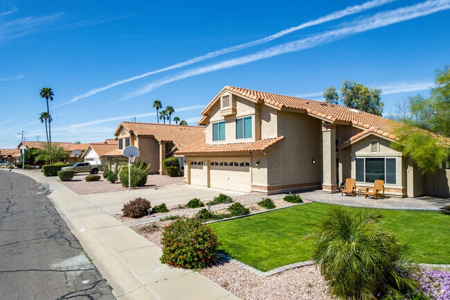 Modern living in South Tempe: Stylish homes, green spaces & nearby shopping centers.