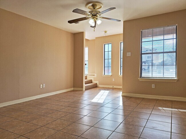 1402 W Kiwi Ave unit 3, Pharr, TX 78577 - photo 4