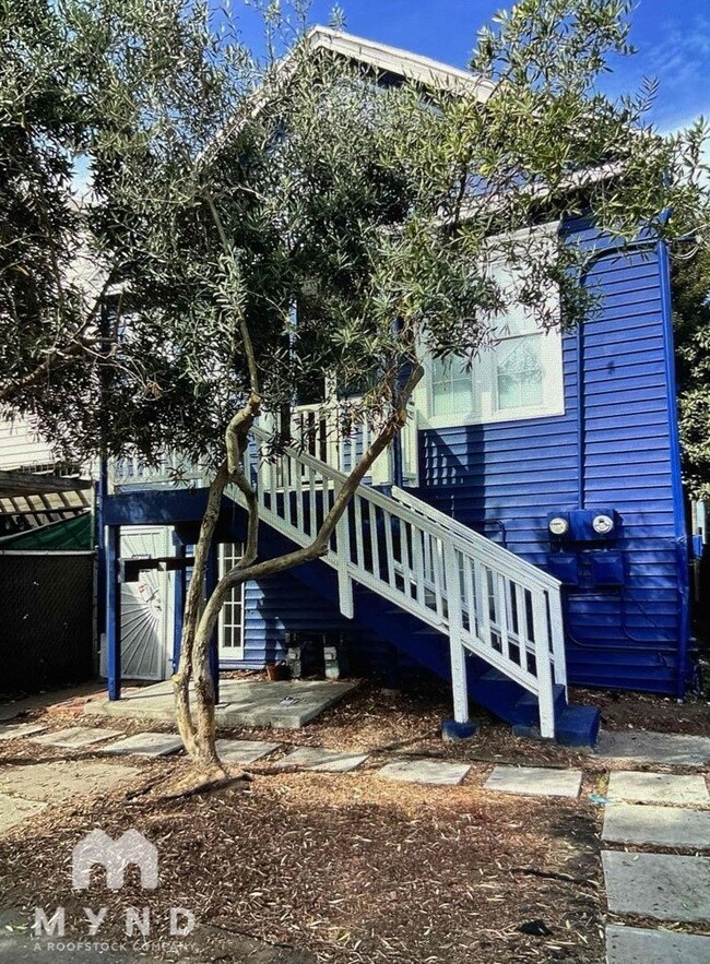355 Henry St, Oakland, CA 94607