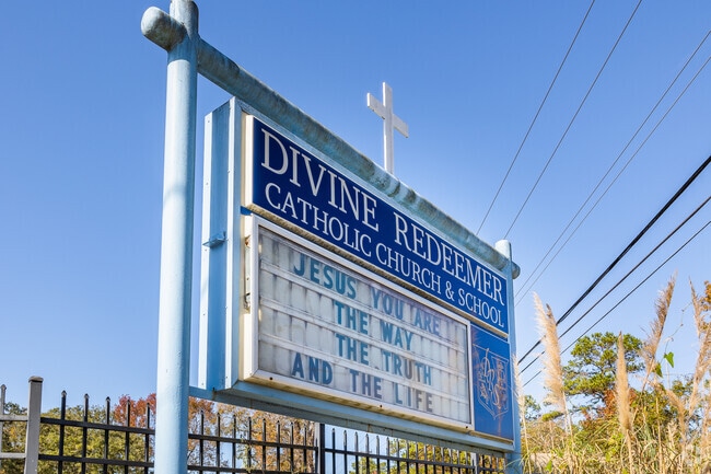 Welcome to Divine Redeemer School in Hanahan.