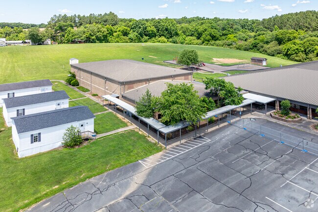 Endy Elementary has many additional class rooms to accommodate local students.