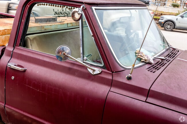 Elgin's small town feel is growing as fast as Lightnin.