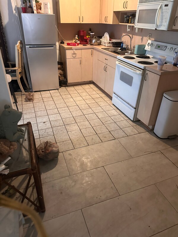 104 NE 2nd St, Dania Beach, FL 33004