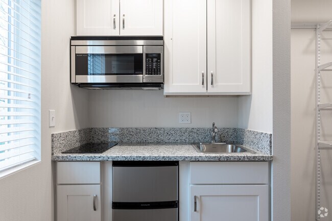 Studio Pointe Apartments, Portland, OR 97202 - photo 4