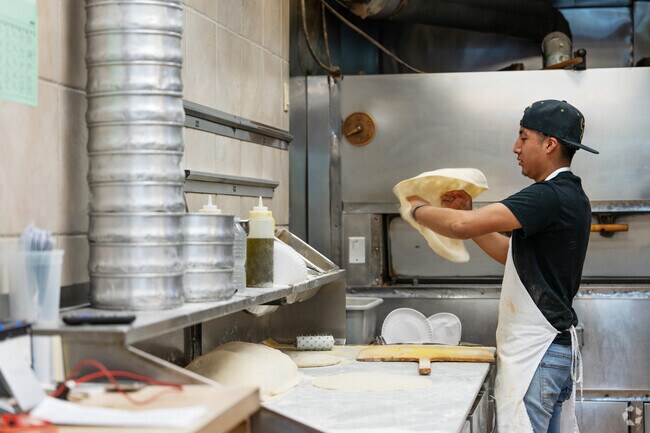 Ciro's Pizza serves up fresh and hot pizza in Huguenot.