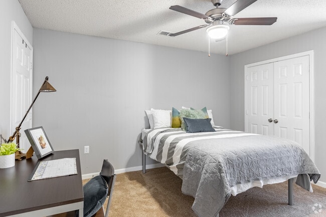 3BR, 3BA - 1256SF (Classic Furnished)