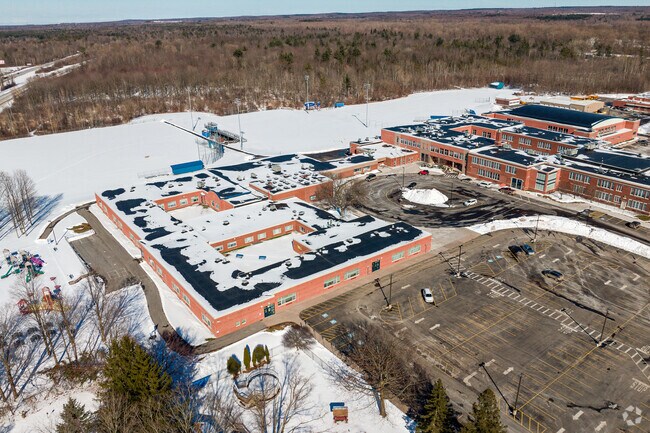 Sandy Creek Elementary in Sandy Creek received a B- grade from Niche (2024).