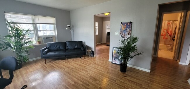 3411 S Howell Ave unit 1, Milwaukee, WI 53207 - photo 4