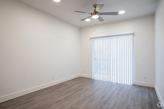 1BR, 1BA - 609SF