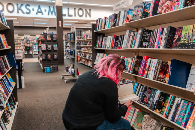 Book lovers will find lots of retail options within a short distance of Springlee.