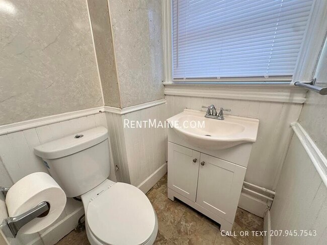 99 Sanford St unit B, Bangor, ME 04401 - photo 5