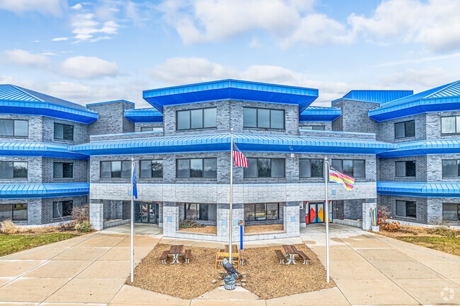 Summit View Elementary is a great, public school option in Waukesha.
