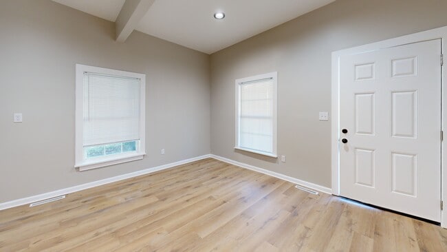 111 Hammett St, Greenville, SC 29609 - photo 2