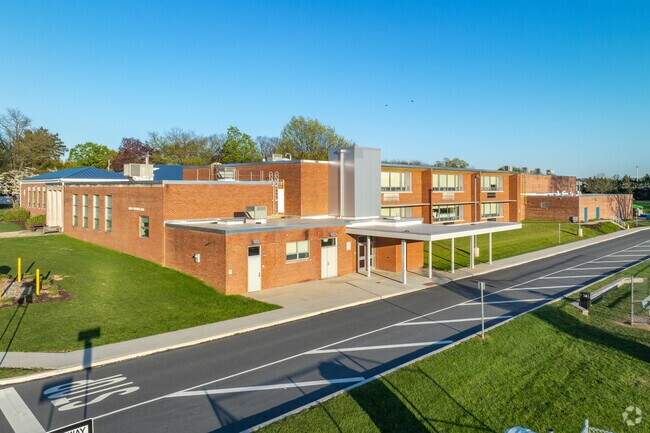 Hoover Elementary School has a student-teacher ratio of 13 to 1.