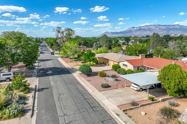 Pueblo Alto is a green urban community that offers residents a quiet reprieve from the bustle of the city and the heat of the New Mexican sun.