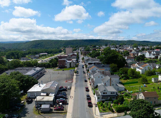 Lehighton offers quick access to natural amenities and outdoorsy vibes.