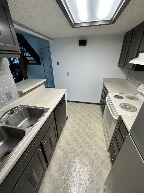 9004 David Cir, Omaha, NE 68138 - photo 5