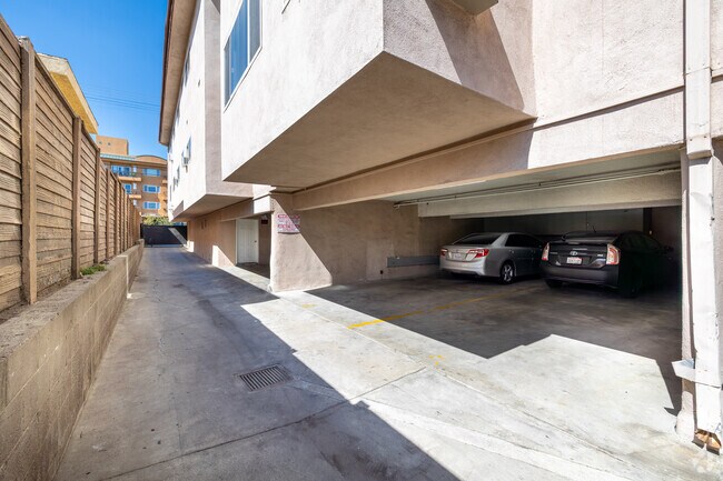 BEAUTIFUL REMODELED 1 AND 2 BEDROOM UNITS IN PRIME LOCATION, North Hollywood, CA 91605 - photo 6