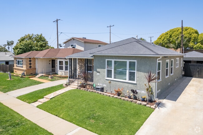Find bungalows in Westmont that range from $500,000 to $1.07 million.