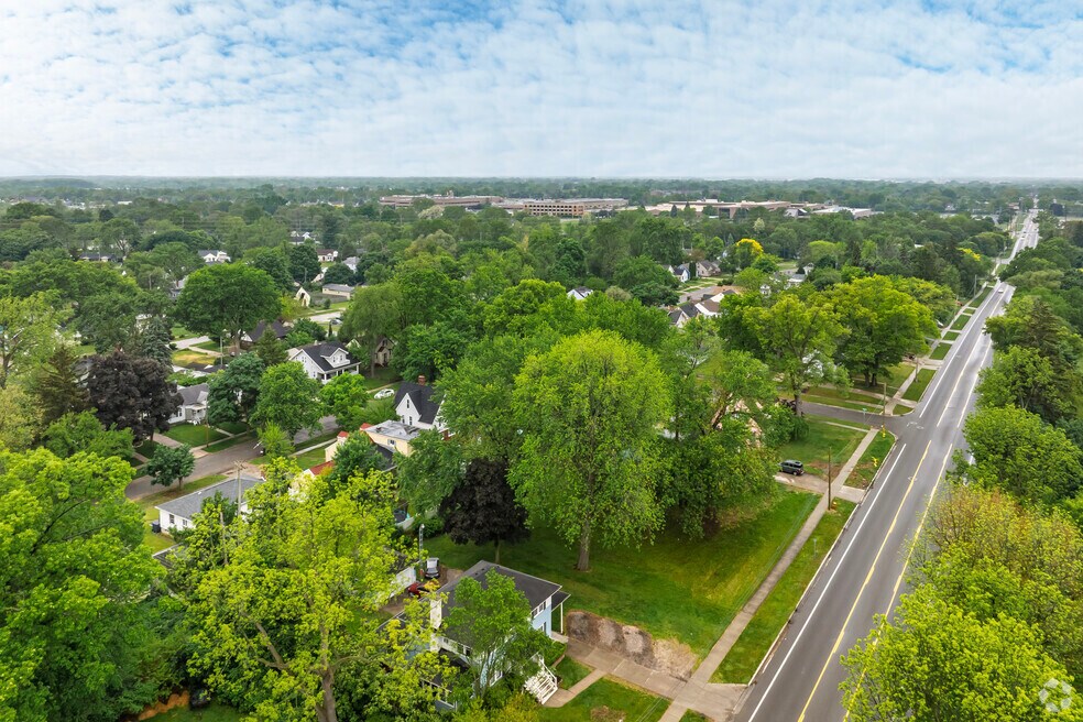 NH_CircleDrive_561831_0625_AG_FINAL