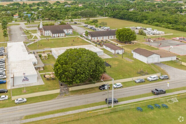 Colonial Christian School in Homestead FL keeps parents in the loop about their kids' education.