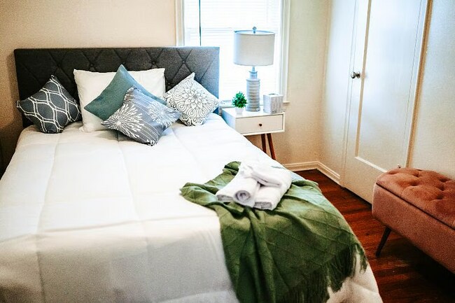 1469 Sherbrook Rd, Cleveland, OH 44121 - photo 3