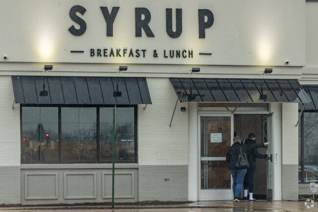 Syrup serves breakfast and lunch to the neighborhood of Blackberry Countryside, Aurora.
