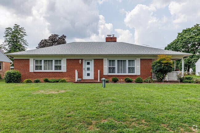 Ranchers in Kent Acres range from 2 bedroom to 4 bedrooms.