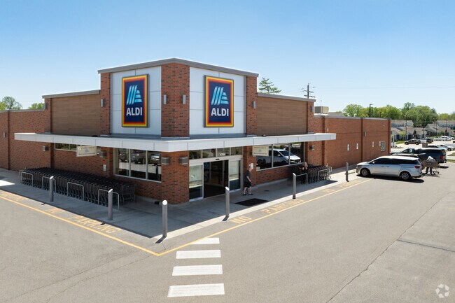 Aldi's in Collinsville, IL is a convenient grocery for Horseshoe Lake residence.