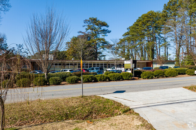 Hightower Elementary School receives an overall grade of C- on Niche.