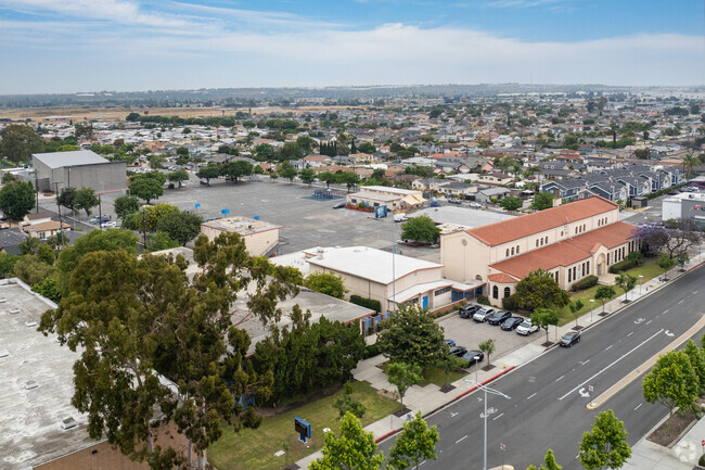Carson Street Elementary School serves grades K-5th.