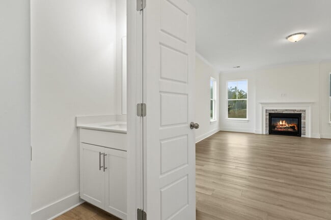 601 Columbus Cir, Simpsonville, SC 29680 - photo 4