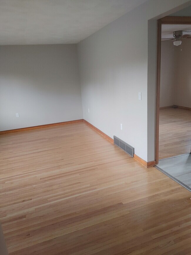 2718 Stenzel Ave unit Upper Stenzel, North Tonawanda, NY 14120 - photo 7