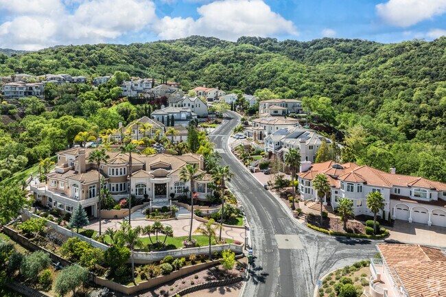 Lavish homes in Country View Estates combine size, style, and sweeping views.