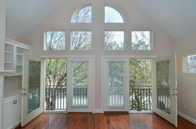 703 Detering St unit C, Houston, TX 77007 - photo 2