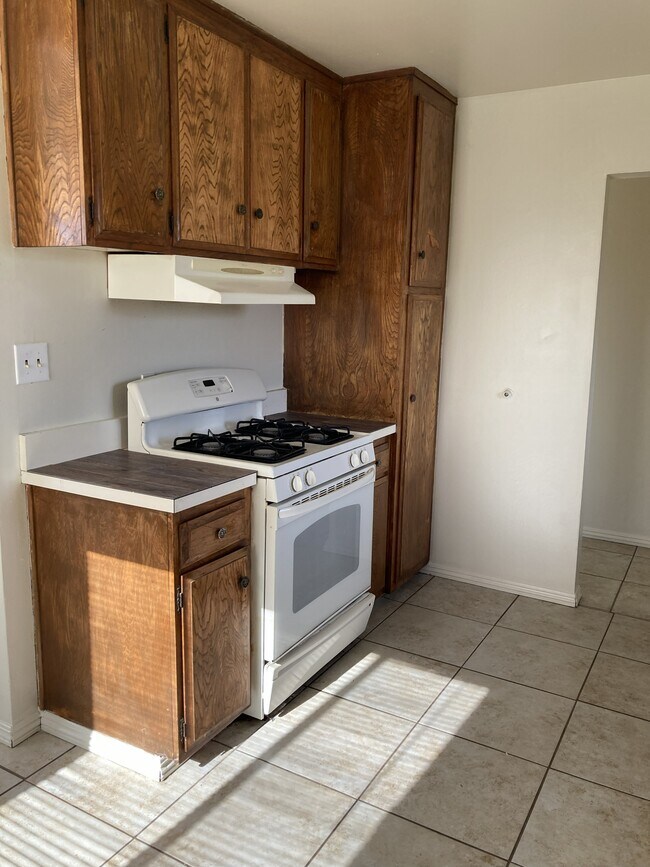 517 Dejoy St, Santa Maria, CA 93458 - photo 5