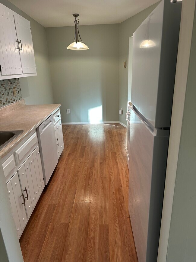 156 Cross Slope Ct unit K, Manalapan, NJ 07726 - photo 2