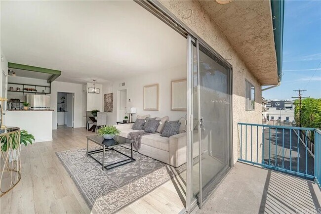 14560 Clark St unit 213, Sherman Oaks, CA 91411 - photo 4