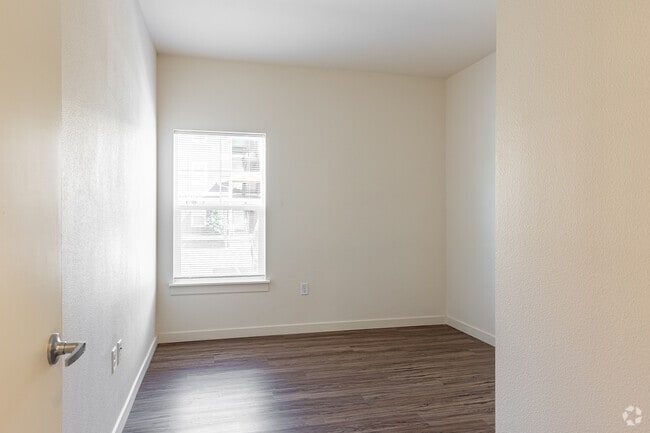 1BR, 1BA - 755SF