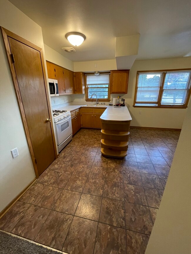 2710 S 68th St unit 2712, Milwaukee, WI 53219 - photo 4