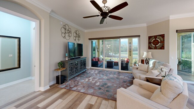 1417 Emerald Dunes Dr unit 21, Sun City Center, FL 33573 - photo 3