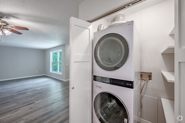 2BR, 2BA - 838SF - Side-By-Side - Laundry