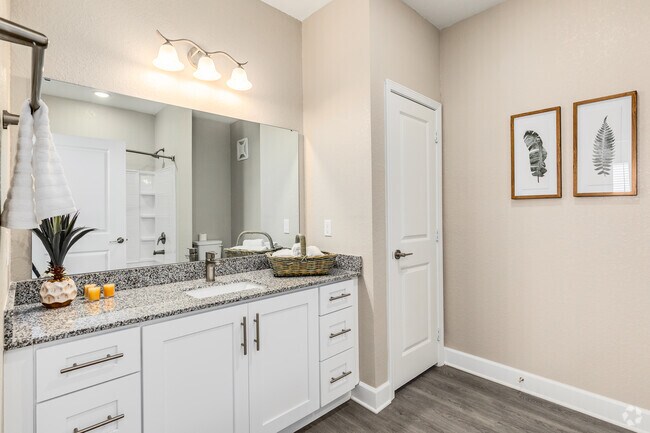 2BR, 2BA - 1,211SF - Primary Bathroom
