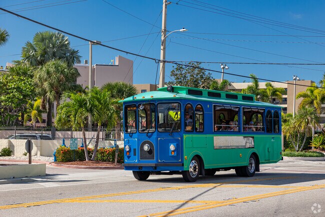The free trolley in Siesta Key connects neighborhoods via Ocean and Midnight Pass Road.